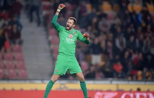  科隆门将超神扑救零封拜仁攻击群  